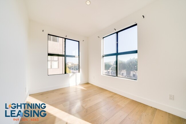 Building Photo - 8813 Burton Way