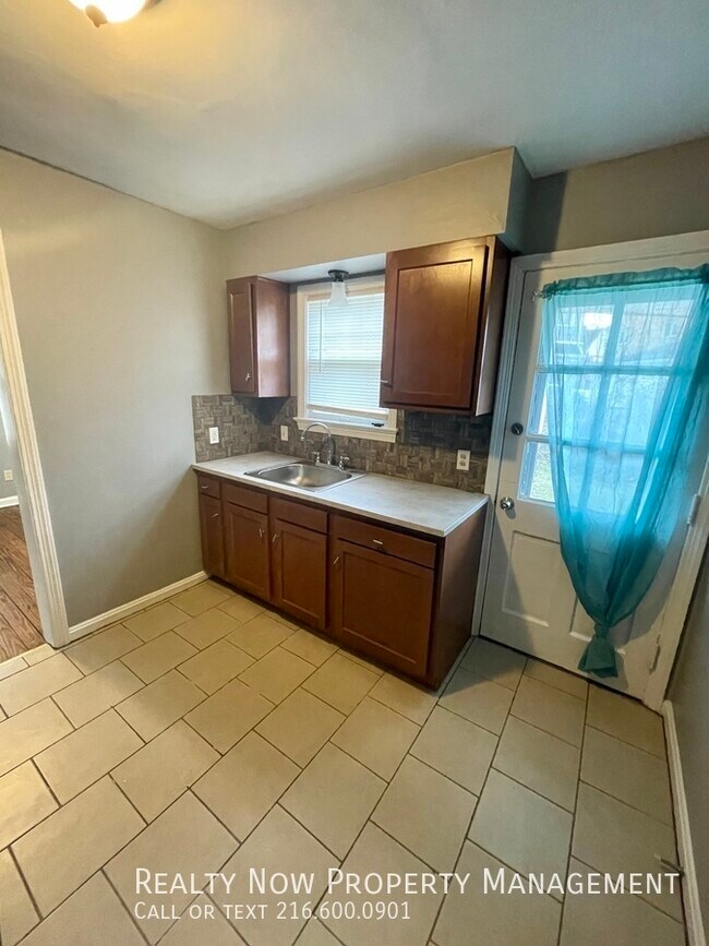 Foto del edificio - 3313 Sutton Rd