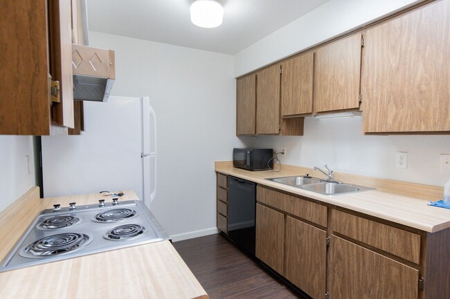 Building Photo - Cozy 2 bedroom unit with ensuites located ...