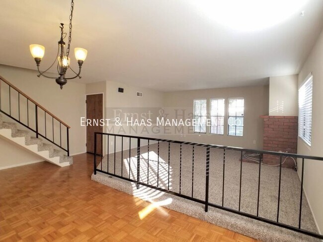Building Photo - Beautiful 2 Story Townhouse Styled  Unit w...