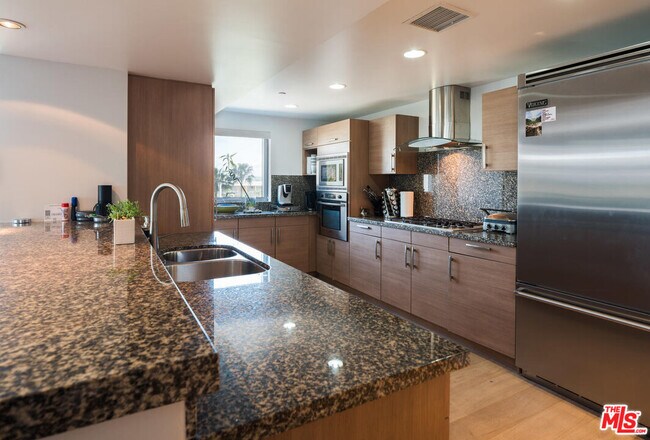 Foto del edificio - 13650 Marina Pointe Dr