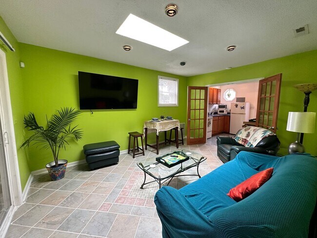 Foto del edificio - Exclusively Offered by Muse Realty, LLC