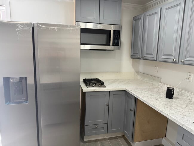 Building Photo - 454 E 63rd St