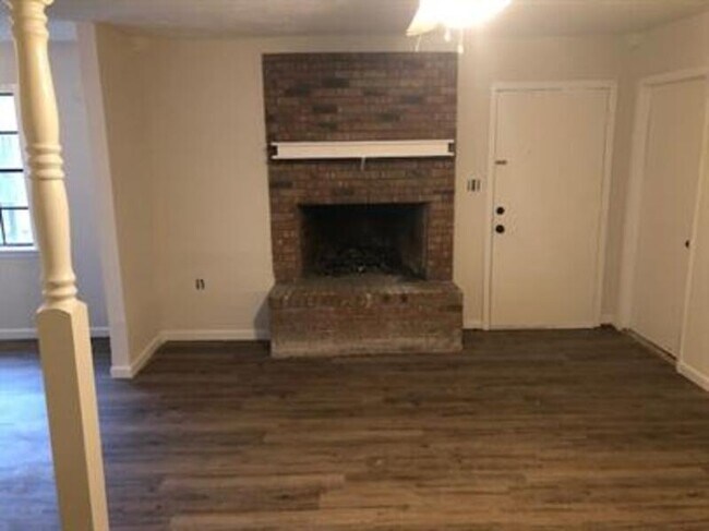 Foto del edificio - 539 Woodland Hills Pl