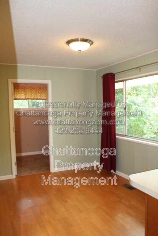 Foto del edificio - 6366 Fairview Rd