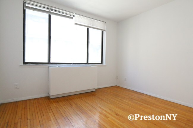 Foto del edificio - 221 E 21st St