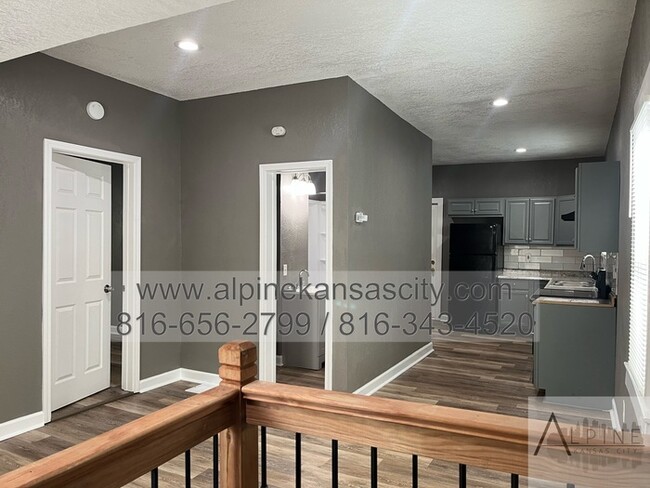 Foto del edificio - Updated NE Home! Section 8 READY!