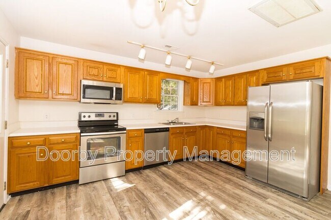 Foto del edificio - 1004 Roselawn Dr