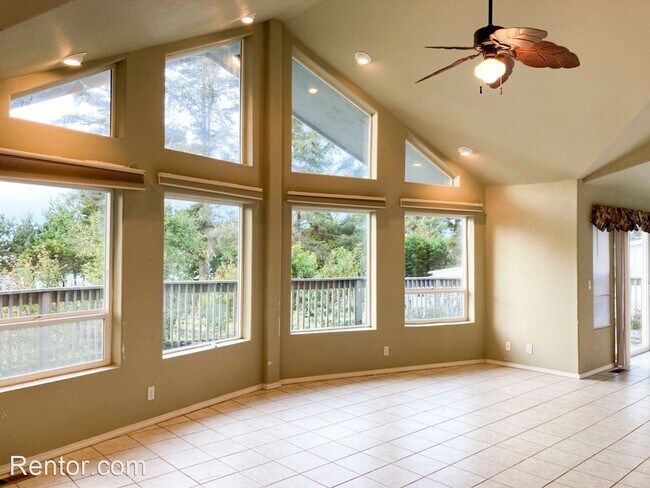 Foto del edificio - 3 br, 2 bath House - 352 Roundhouse Creek Rd