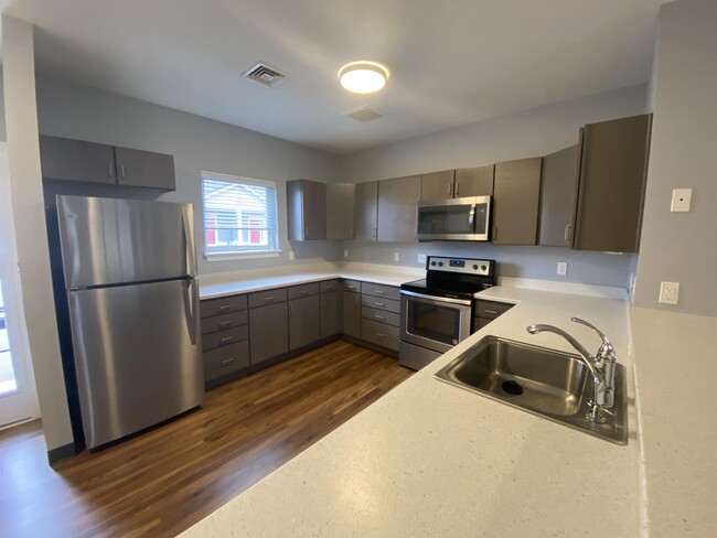 Building Photo - 27 E Ridge Dr