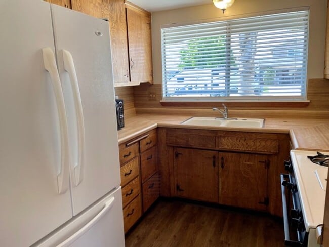 Foto del edificio - Renovated 3 Bedroom, 2 Bathroom Orcutt Area Home with Large Fenced Yard
