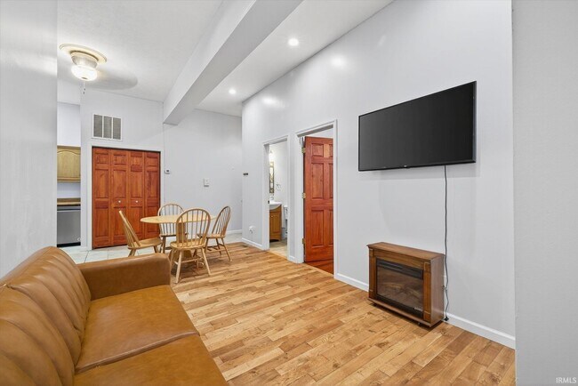 Foto del edificio - 110 W 6th St