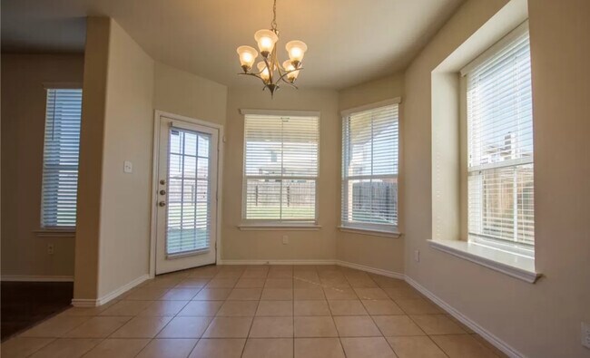 Building Photo - 3403 Cricklewood Dr