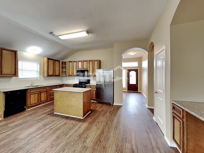 Building Photo - 1835 Manor Dr