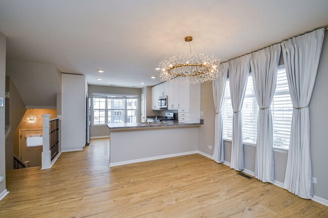 Building Photo - 2480 Bella Dr