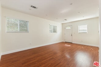 Building Photo - 1206 Beachwood Dr