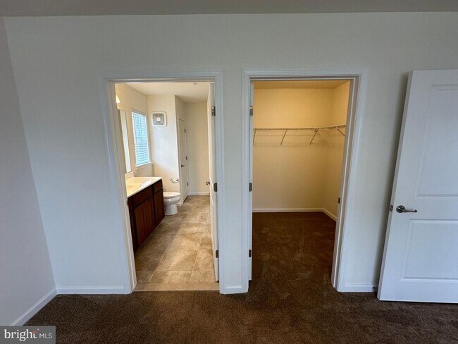 Building Photo - 26140 Port Ln