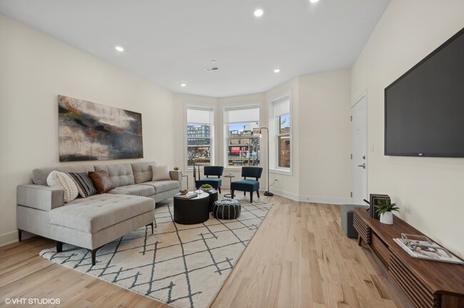 Foto del edificio - 3615 N Wilton Ave