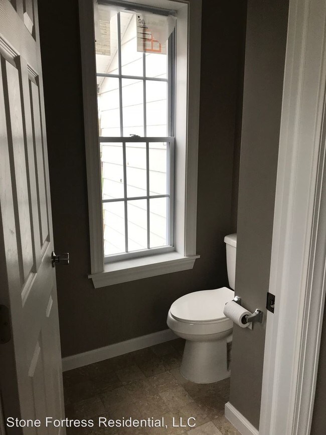 Building Photo - 138 Main St