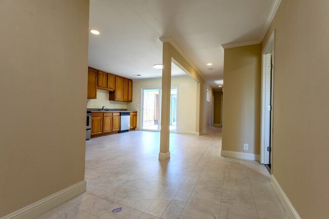 Building Photo - 6522 Maywood Ln