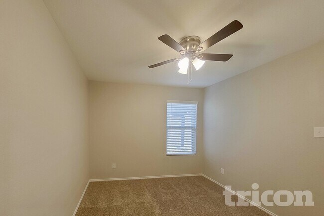 Foto del edificio - 1720 Clairborne Ct