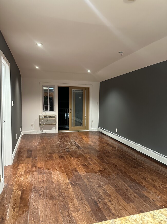 Foto del edificio - 14146 Pershing Cres