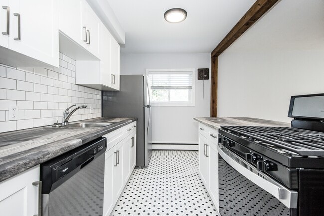 Building Photo - 11 McClary Ave