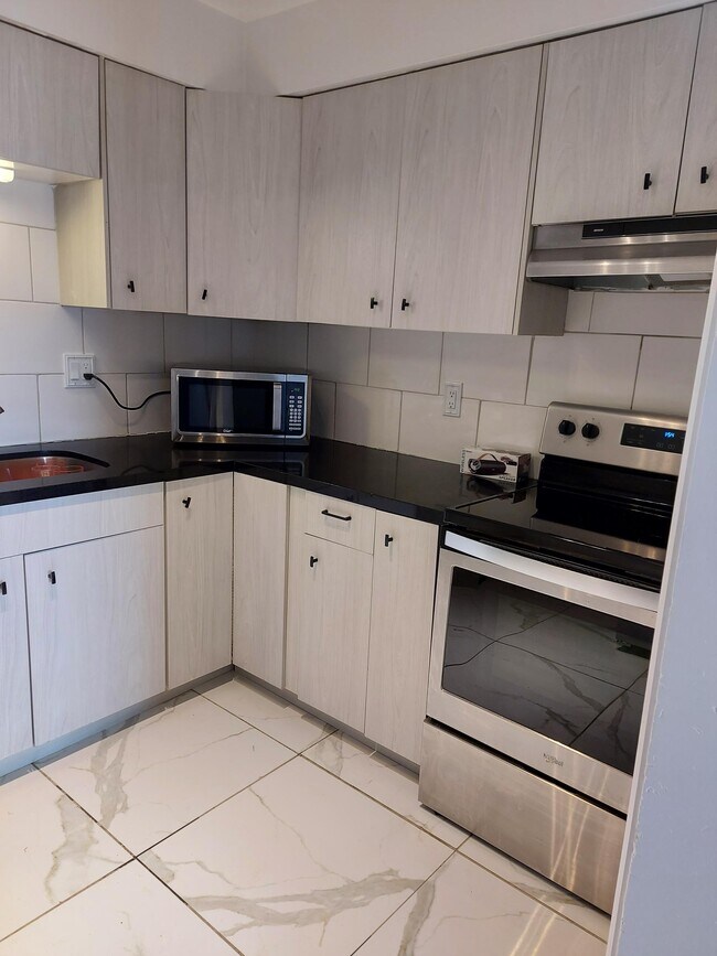 Photo du bâtiment - Spacious 3 bedroom unit