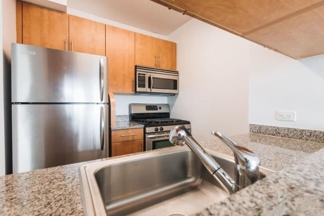Building Photo - 3 bedroom in New York NY 10038