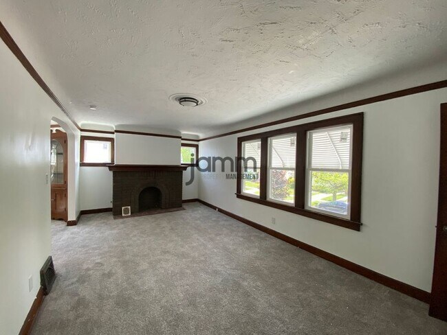 Foto del edificio - 3937 W 157th St