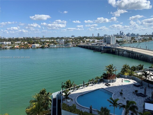 Foto del edificio - 1865 79th Street Causeway