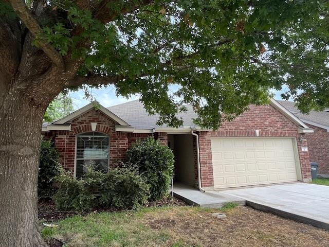 Foto principal - 621 Crystal Falls Dr
