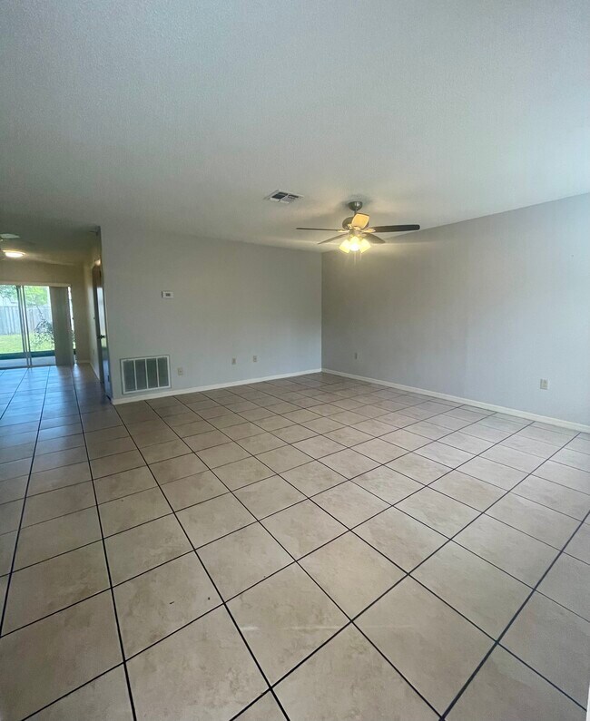 Foto del edificio - 10337 Usher St