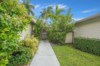 Building Photo - 2533 Bedford Mews Dr