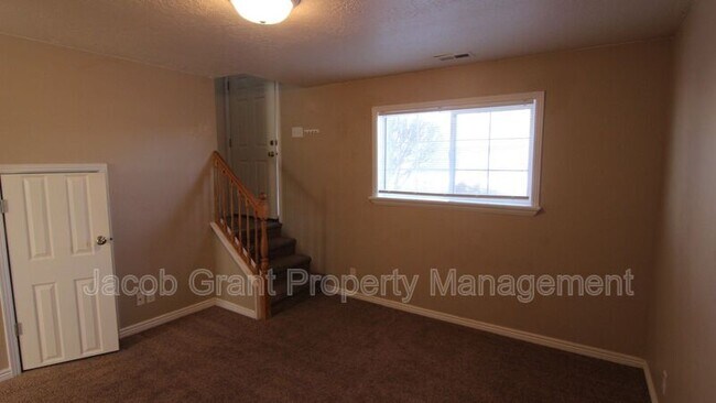 Building Photo - 624 Valinda Ln