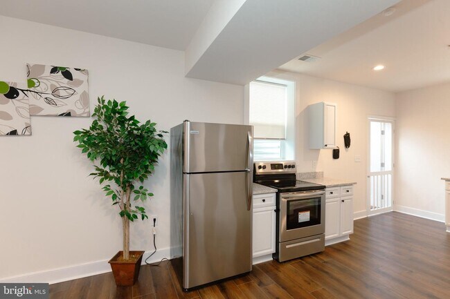 Foto del edificio - 5705 Crestwood Pl