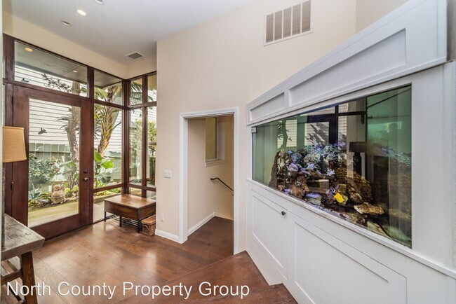 Building Photo - 3 br, 3.5 bath House - 215 Pacific Ave