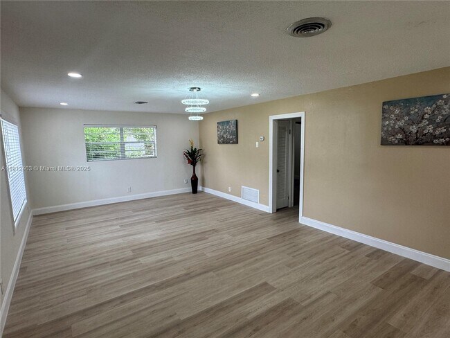 Foto del edificio - 1830 NW 61st Ave