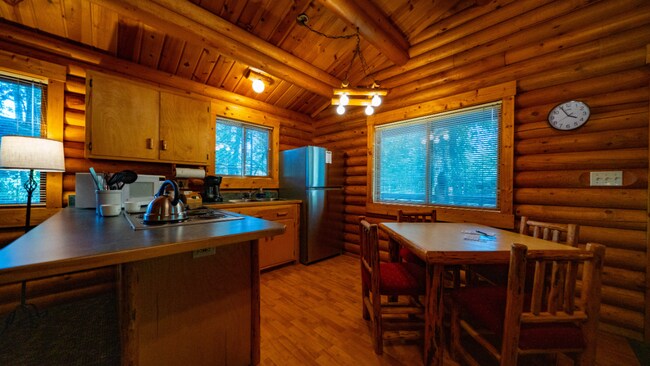 Foto del edificio - 3765 MT Highway 40 W