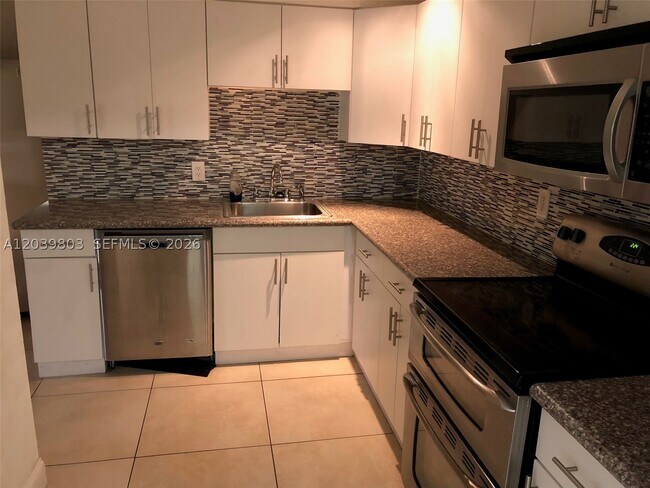 Building Photo - 2801 SW 81st Ave