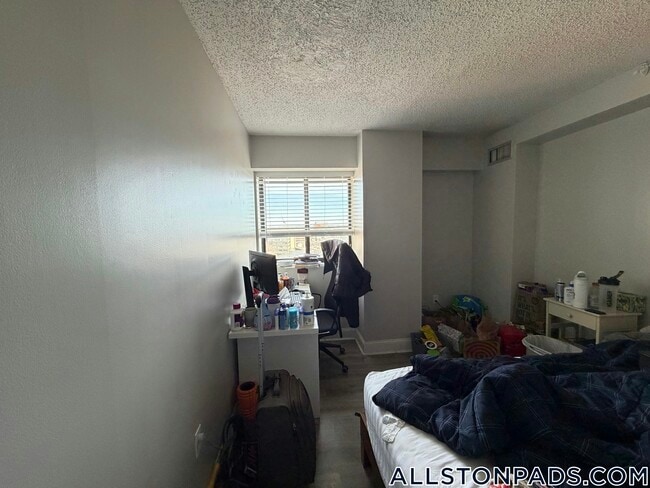 Building Photo - 15 N Beacon St