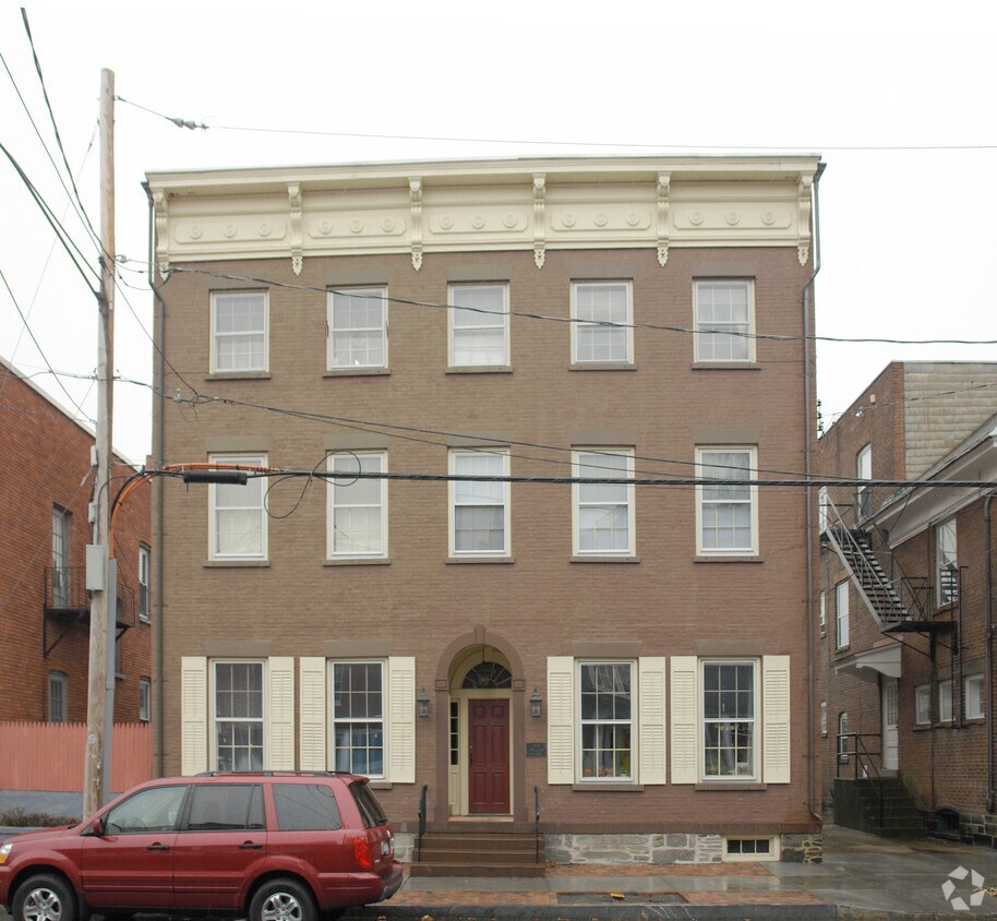 Building Photo - 32 N Ferry St