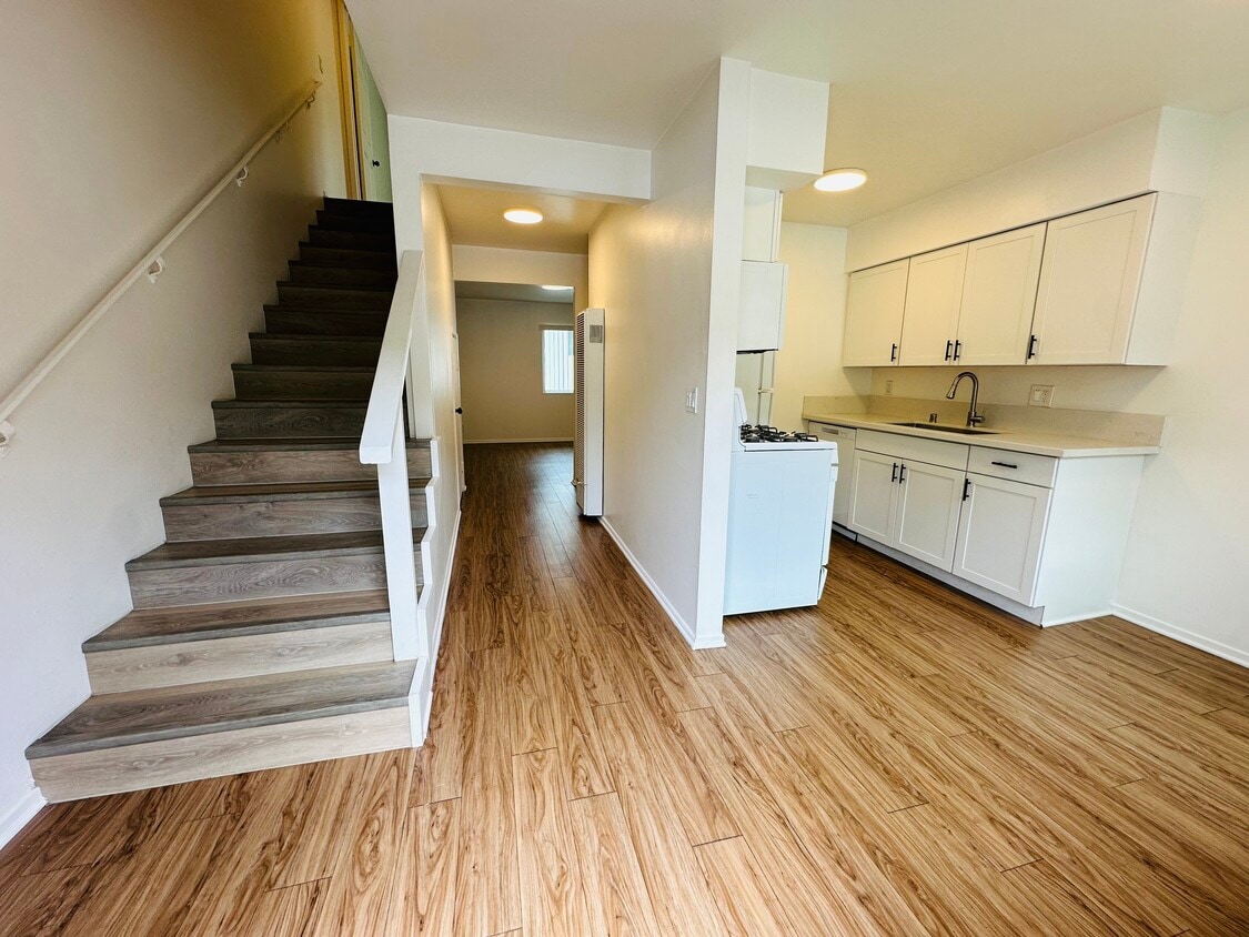 Primary Photo - 201 Ladera St