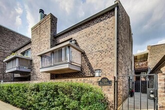 Building Photo - 1150 W Dickens Ave
