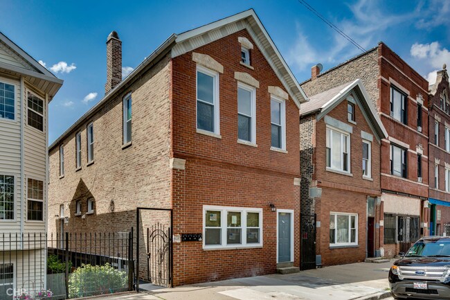 Building Photo - Pilsen Area