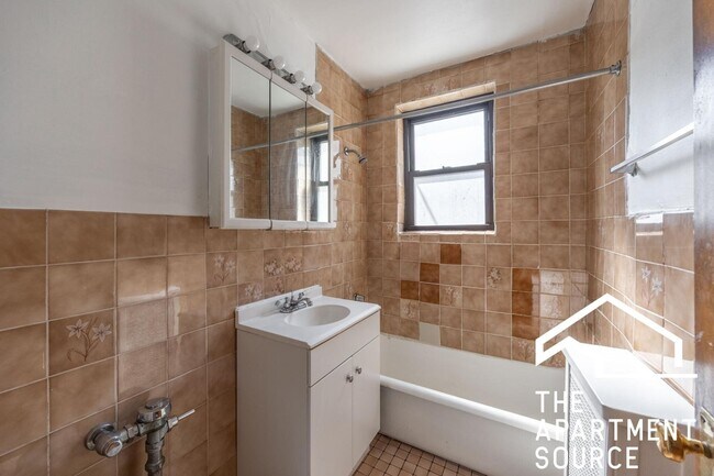 Foto del edificio - 739 W Belmont Ave