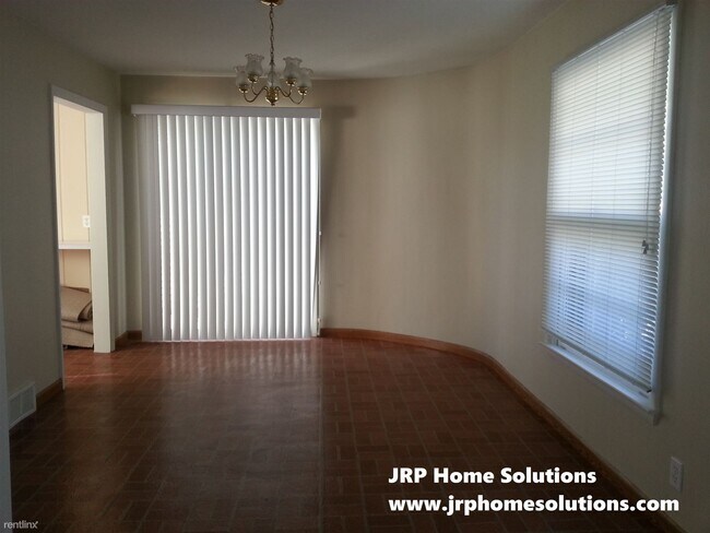 Building Photo - 3 br, 1.5 bath House - 898 Bryant Ave