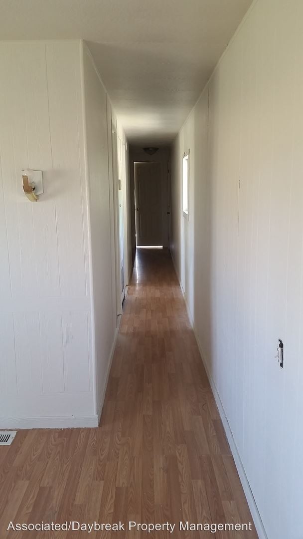 Building Photo - 3 br, 1 bath House - 14653 Tieton Dr