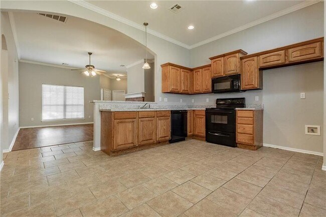 Foto del edificio - 1004 Mollie Rausch Ln