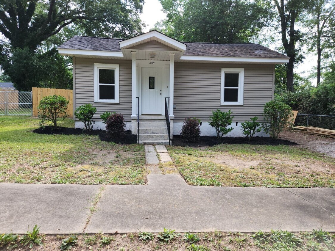 Primary Photo - Lovley 3 Bedroom 2 Bath